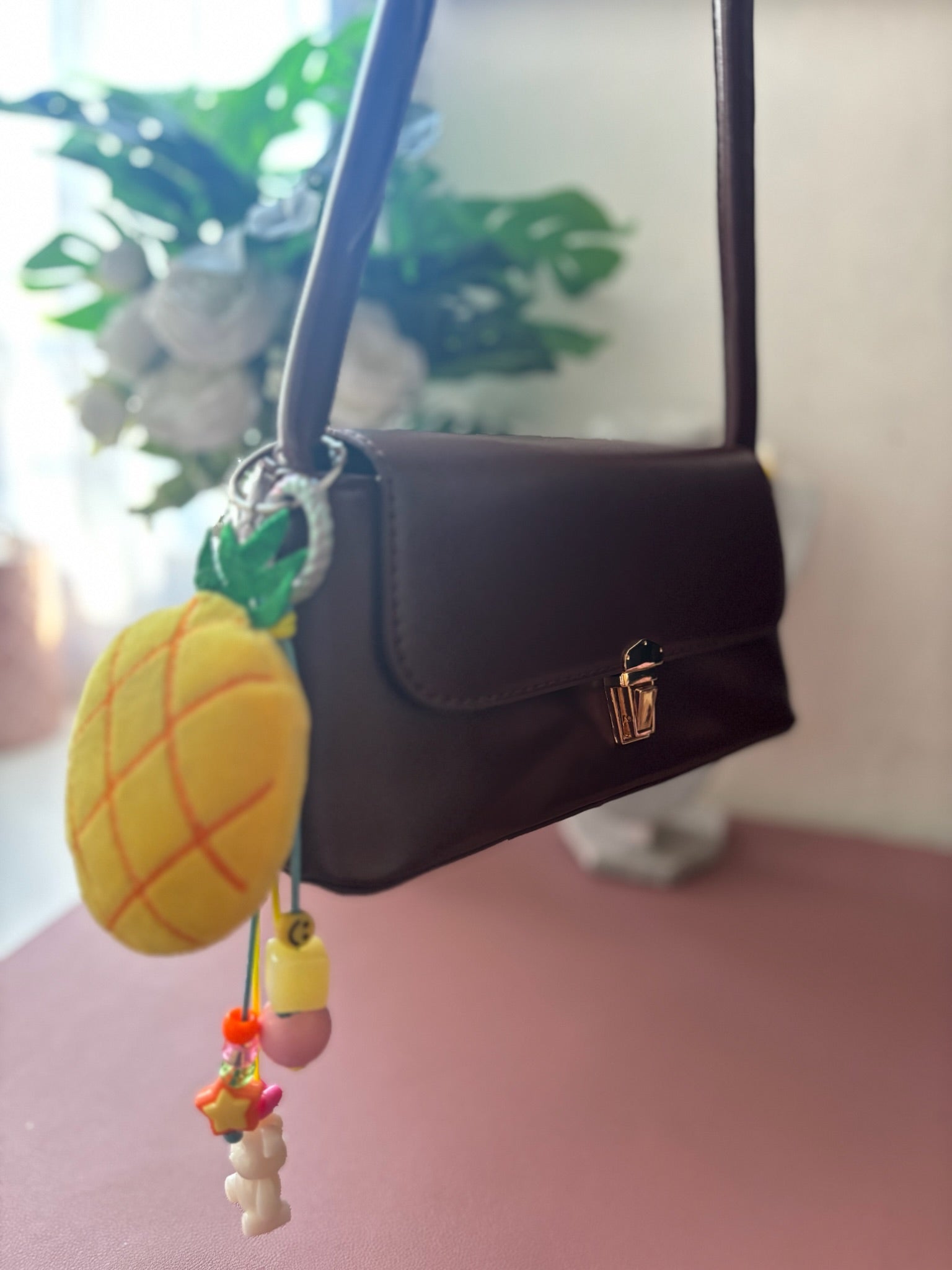 Bag charm piña
