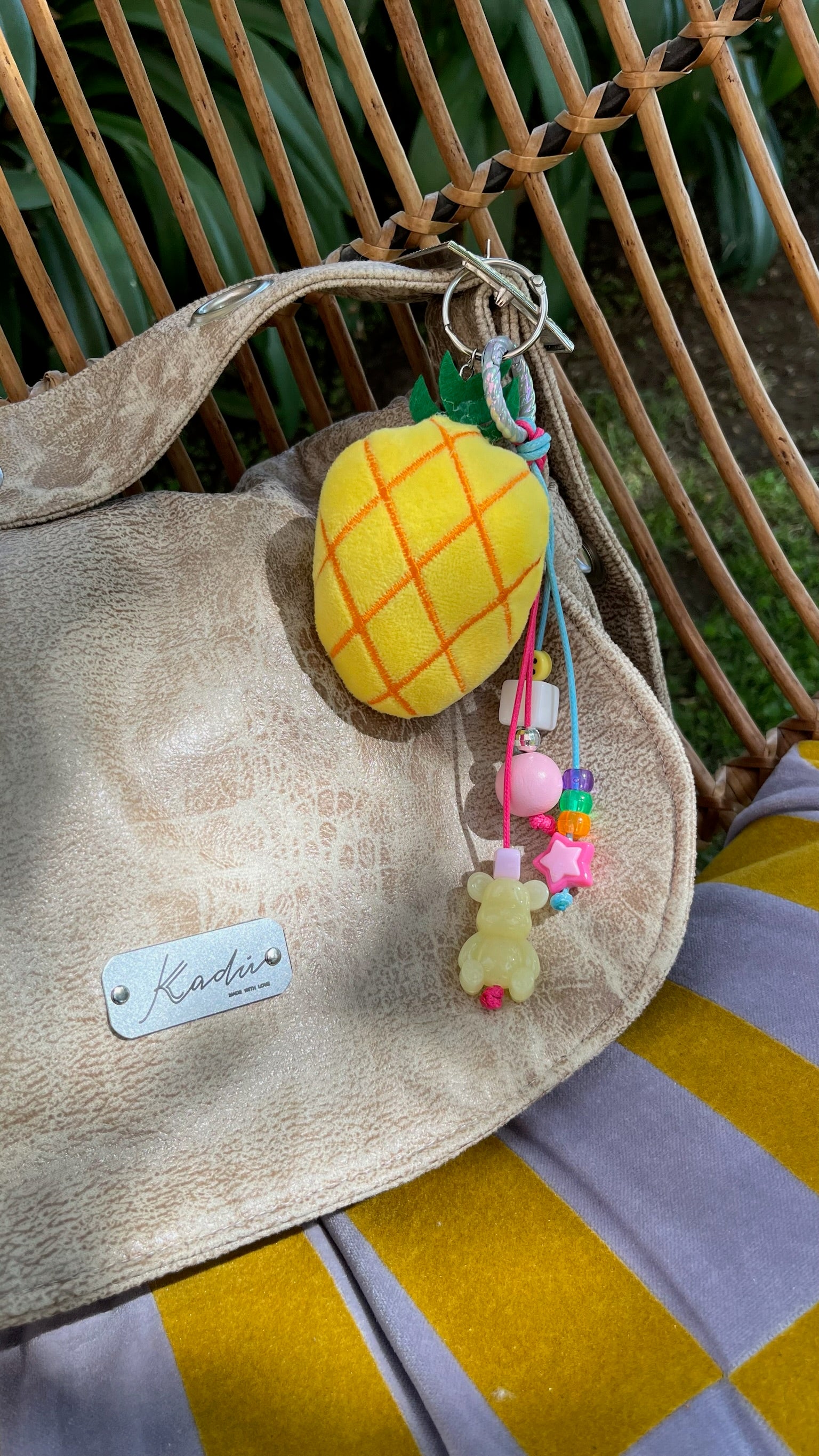 Bag charm piña